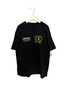 ⭐️ 5/$30 Smiley World Kids T-Shirt size M